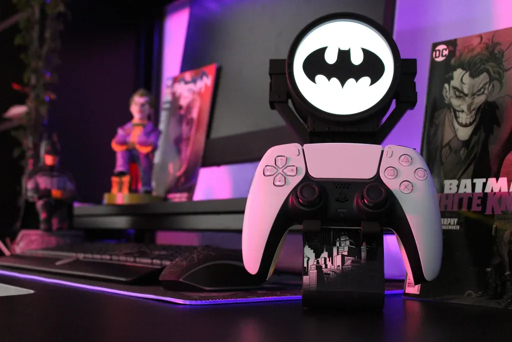 Cable Guys Warner Bros: Batman Cable Guys Light Up Ikon Controller/Device Holder